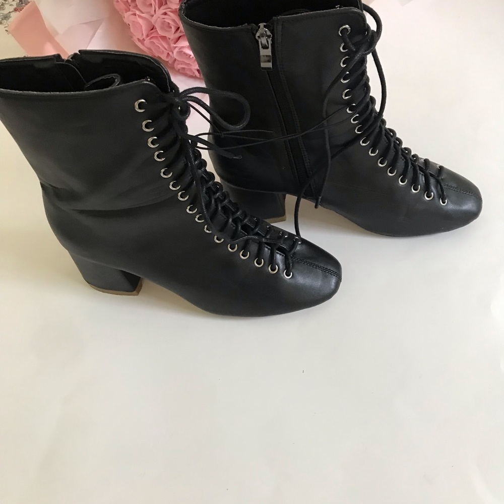 She & In boots - Picture 9 of 9